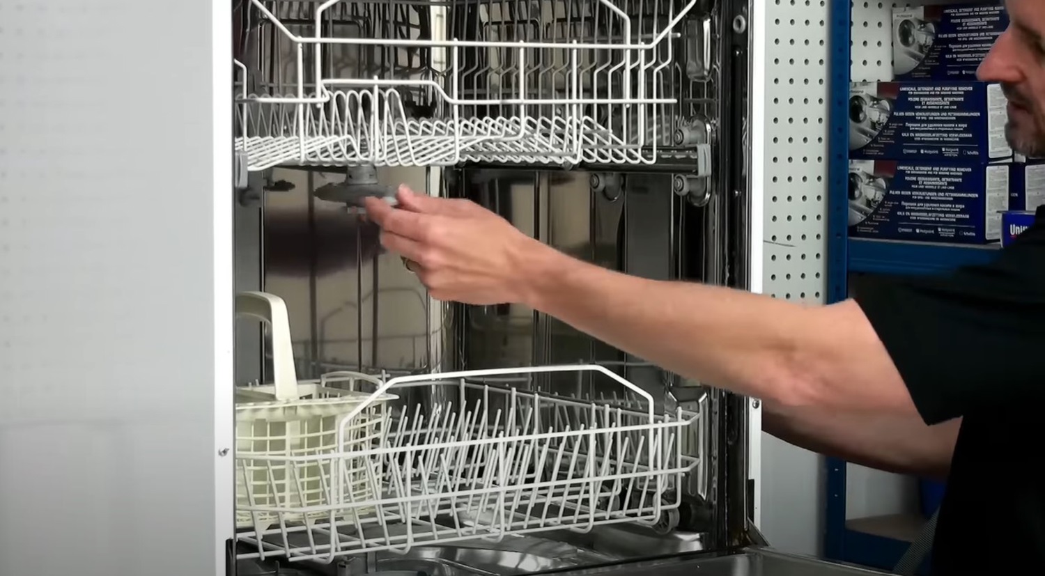 Dishwasher spray arm check rotation